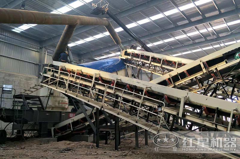 花崗巖石制砂、場地有限怎么辦？這臺移動制沙機(jī)幫你搞定